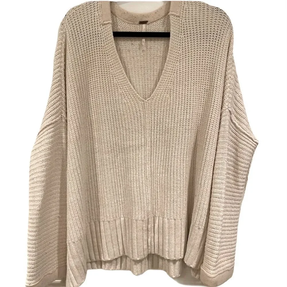 ✨ Free People Take Over Me V-Neck Knit Sweater✨